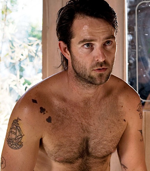 2012020818532 300 sequel inches closer to existence with Sullivan Stapleton casting