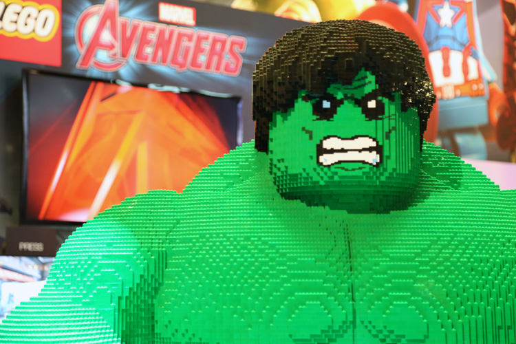 Hulk smash WB booth