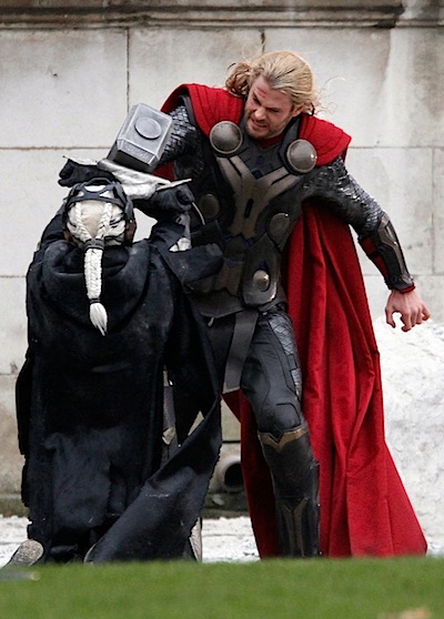 Thor-The-Dark-World-On-The-Set-chris-hemsworth-32935842-1073-1500.jpg