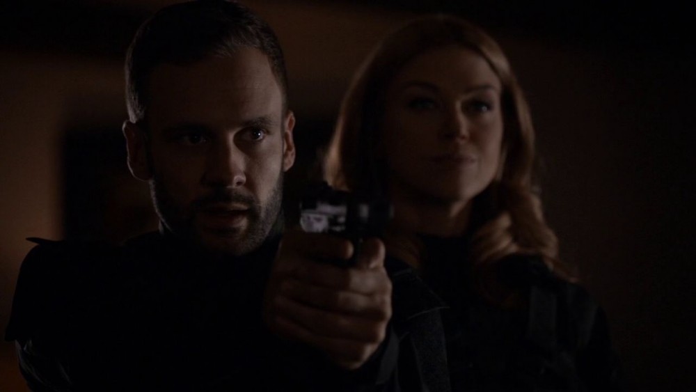 Lance-Hunter-Bobbi-Morse-Gun-Aftershocks