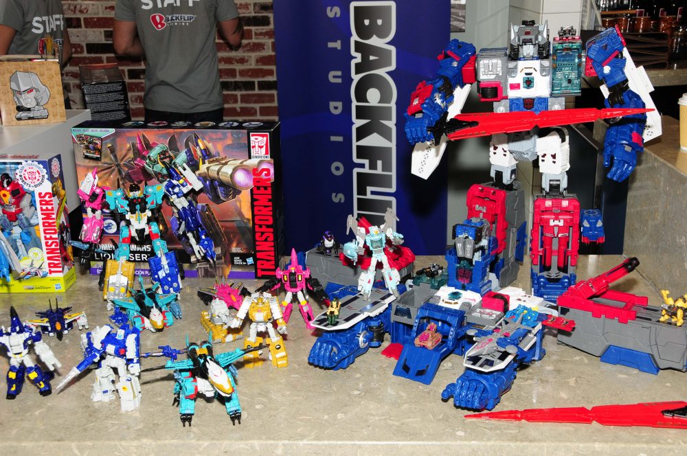 Transformers: Liokaiser (Left) and Titan Class Fortress Maximus (Right)