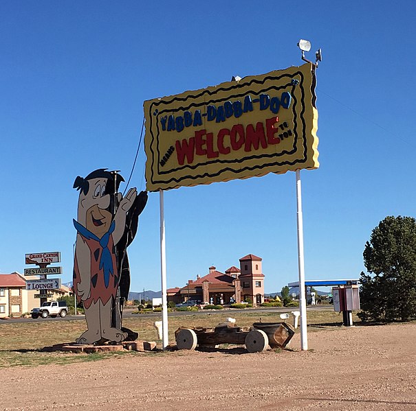 605px-Williams_-_Bedrock_City_-_Yabba-Dabba-Doo_Welcome_Sign_(35359967780).jpg