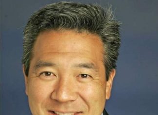 Warner Bros. studio head Kevin Tsujihara steps down