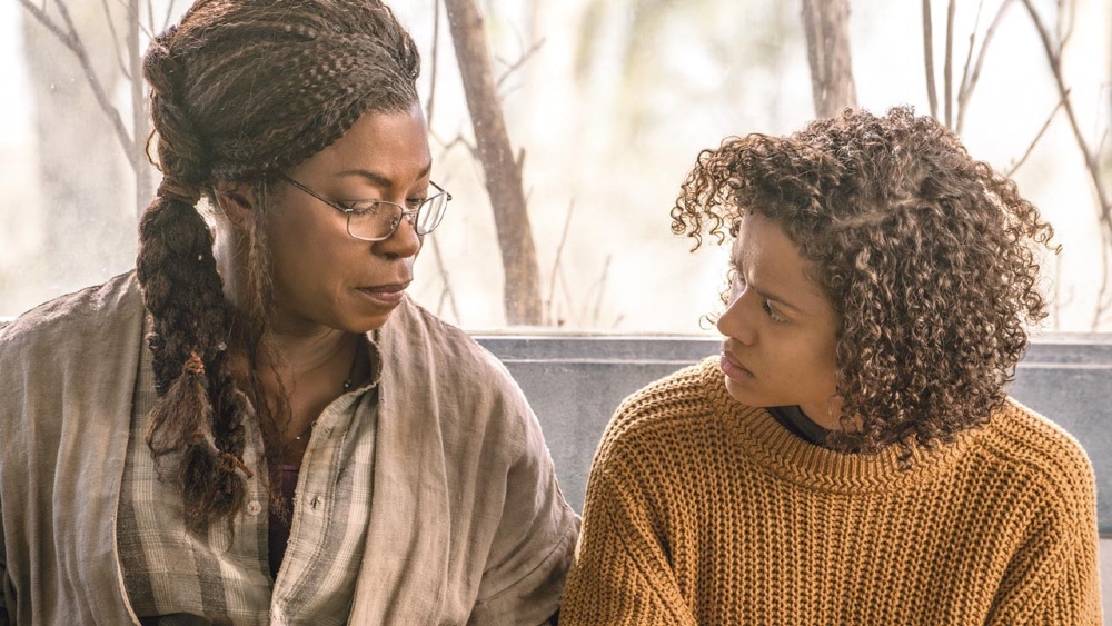 Lorraine Toussaint and Gugu Mbatha-Raw in Fast Color
