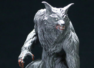 SDCC ’19: THE HOWLING werewolf gets bloodied in this exclusive statue