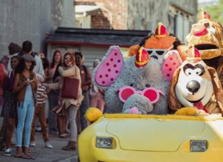The show must go on in new BANANA SPLITS clip Banana Splits