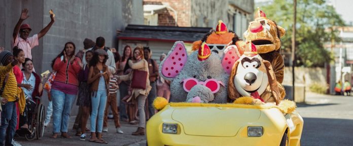 Banana Splits--18/02/2019--Marcos Cruz / 2019 Warner Bros. Entertainment Inc. All Rights Reserved. Banana Splits