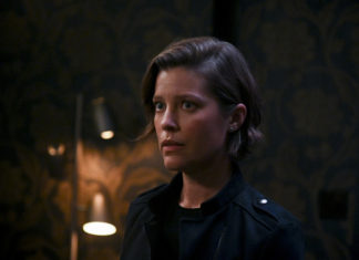 CRISIS CRASH COURSE: Multiversal elements and the harbinger of The Monitor From ARROW S8E2