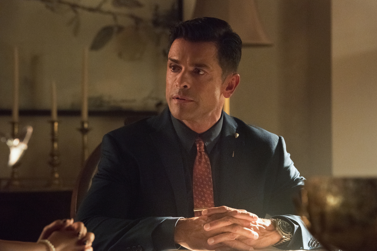 Hiram listens to Archie's offer on Riverdale