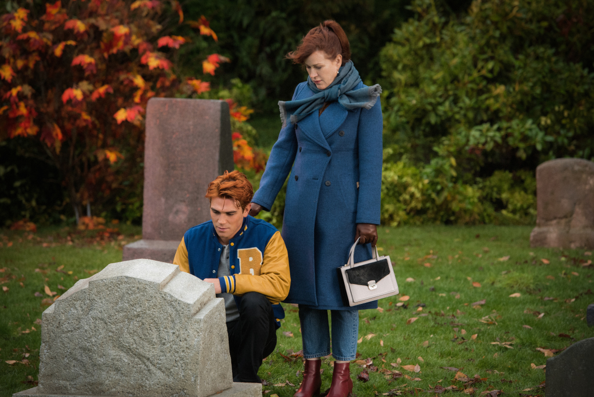 Archie at his father's grave on Riverdale
