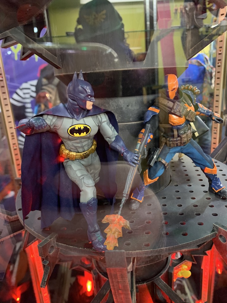 Mezco One 12 Batman vs Deathstroke