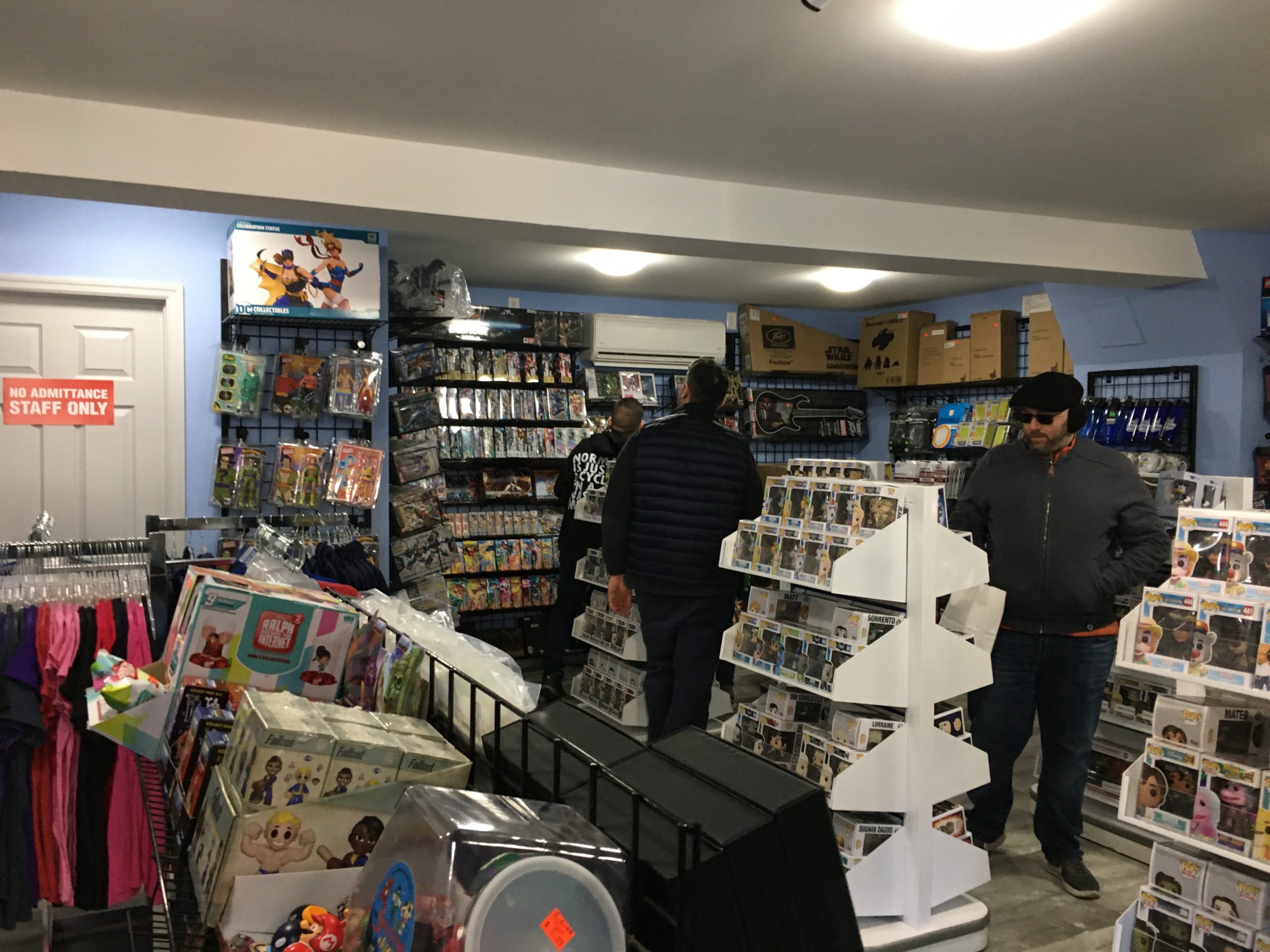 Midtown Comics Outlet