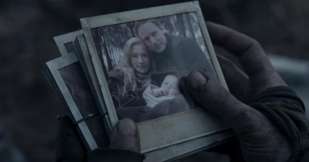 elisabeth looking at her parents photos in 2053