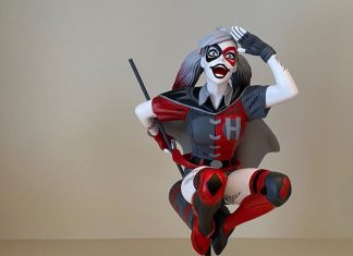 REVIEW: Guillem March’s HARLEY QUINN: RED, WHITE & BLACK statue leaps into action Harley Quinn by Guillem March