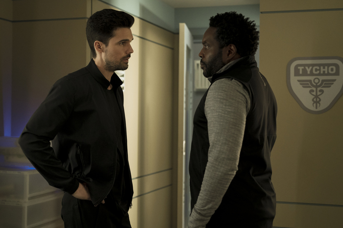 Jim Holden (Steven Strait) and Fred Johnson (Chad L. Coleman) are on the hunt in "Mother"