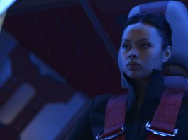 Bobbie Draper (Frankie Adams) picks up Naomi's fake distress call in "Hard Vacuum"