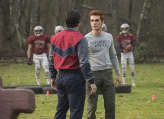 RECAP: Riverdale – S5E6 – Chapter 82 – Back to School The start of the new Riverdale-Stonewall football rivalry