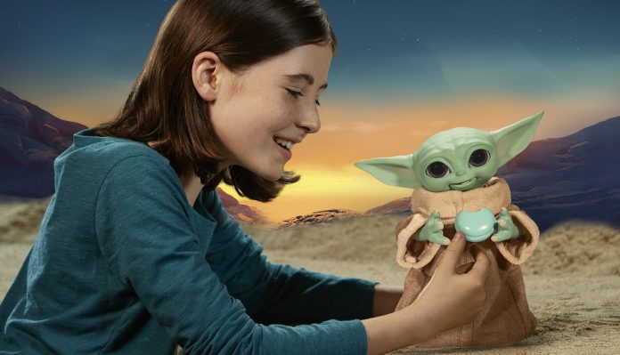 Snackin Grogu Feature Snackin’ Grogu