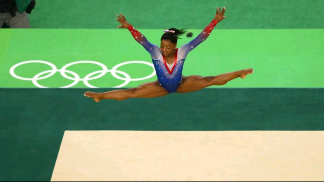 Simone Biles performs a floor exercise at Rio 2016
