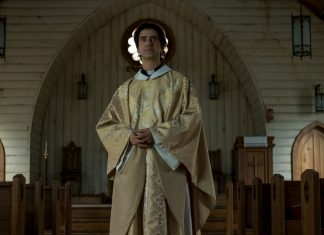 REVIEW: Don’t attend this MIDNIGHT MASS Hamish Linklater is a bombastic priest in MIDNIGHT MASS