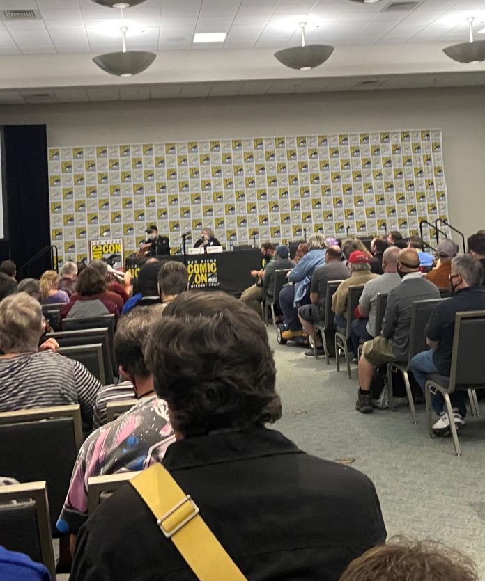 No hay mucho que informar sobre el reinicio de BABYLON 5 en un panel muy concurrido