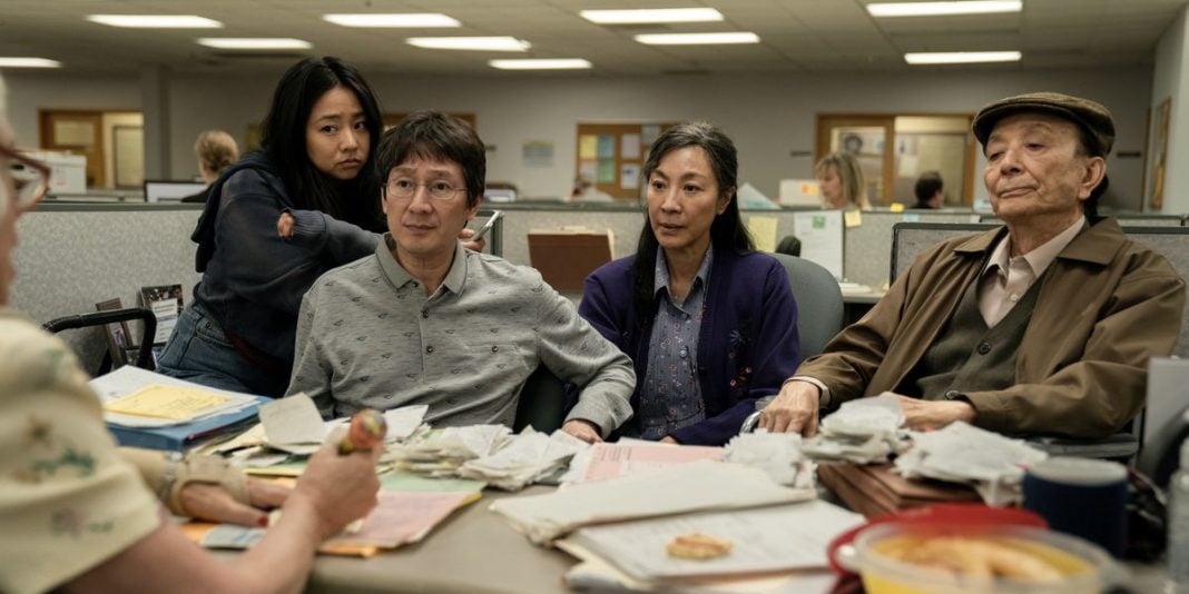 eeaao-michelle-yeoh-ke-huy-quan-stephanie-hsu everything everywhere all at once