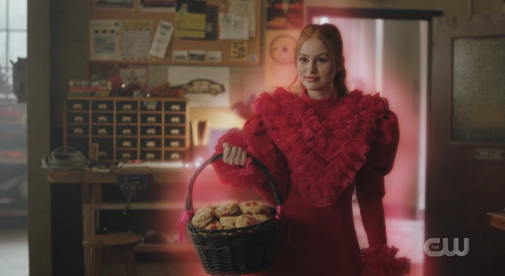 Betty sees through Abigail Blossom and her poison scones