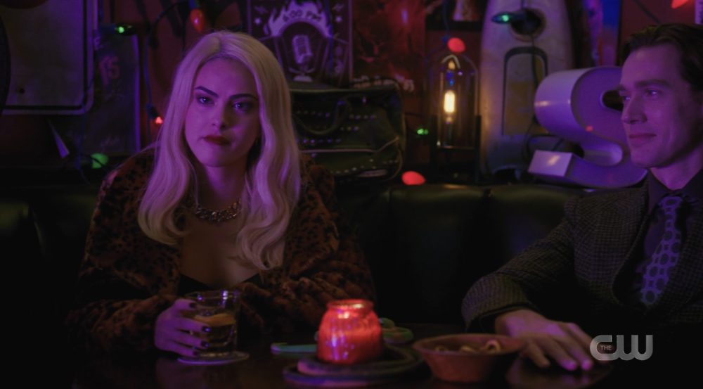 Veronica's blonde wig is the worst disguise on Riverdale