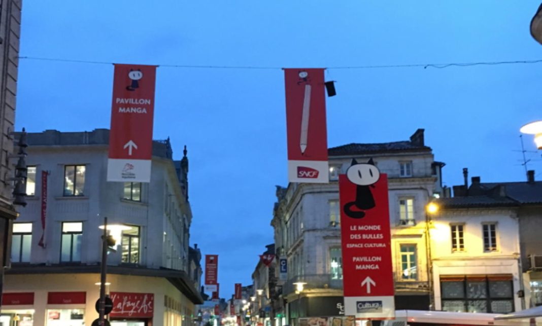 photo of angouleme at night