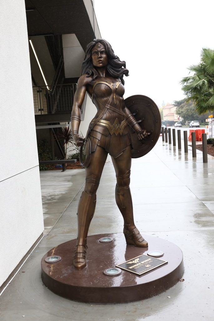 Wonder Woman statue