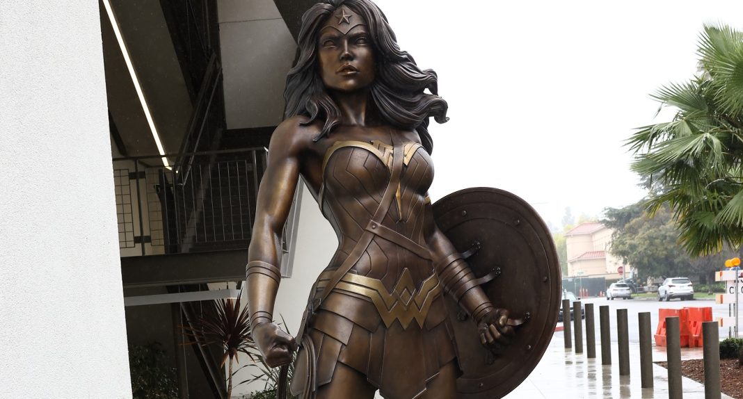 Wonder Woman statue