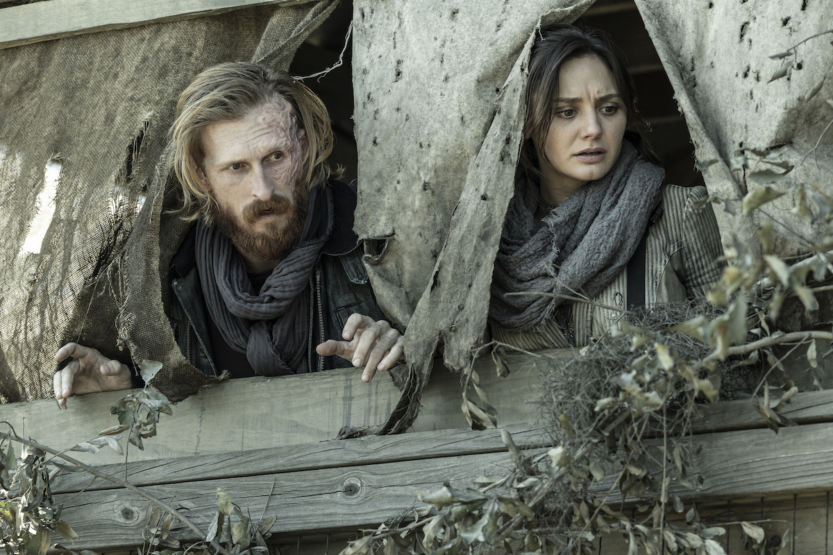 Austin Amelio as Dwight, Christine Evangelista as Sherry - Fear the Walking Dead _ Season 8 - Photo Credit: Lauren "Lo" Smith/AMC