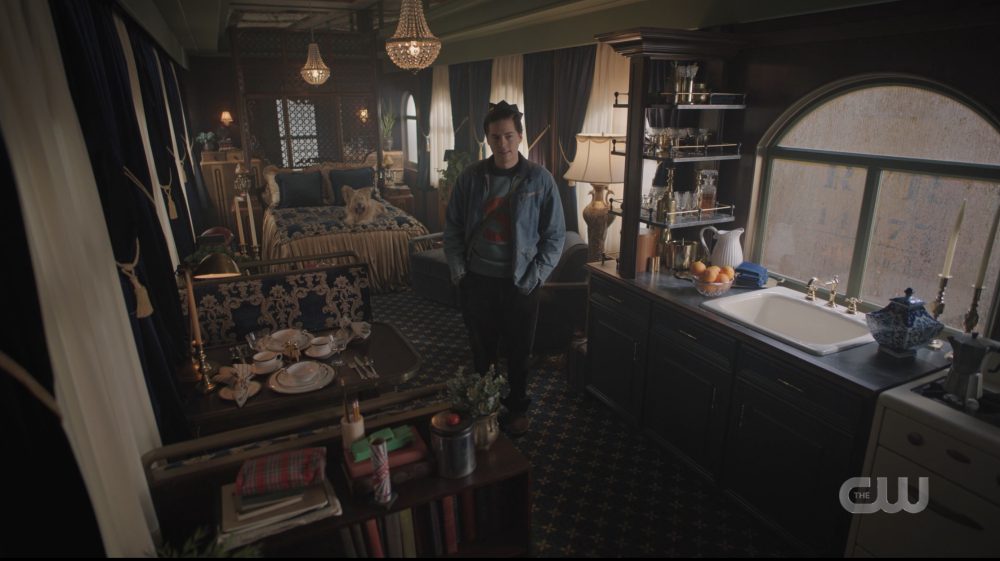 Veronica upgrades and makes over Jughead's living space