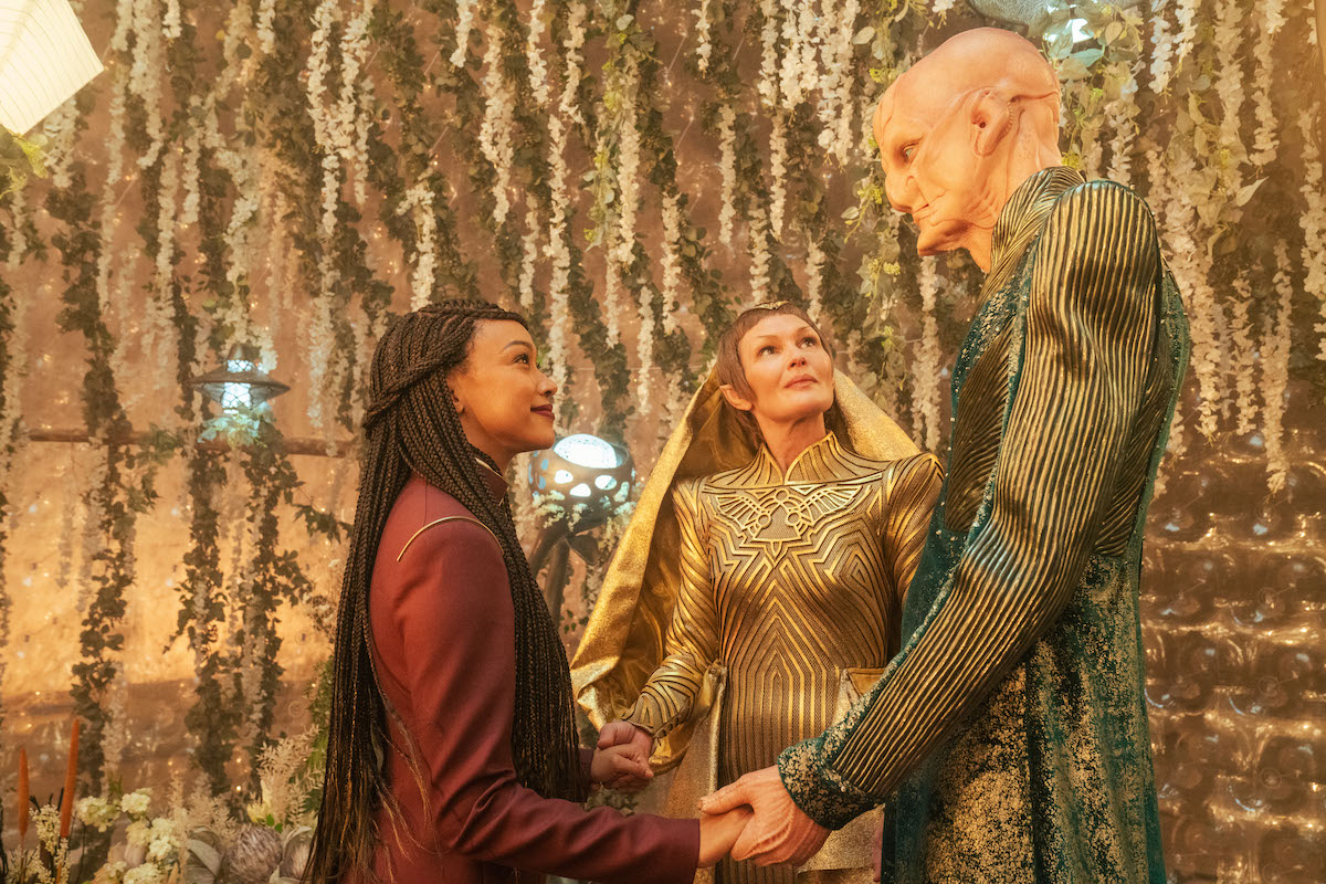 L-R Sonequa Martin Green as Burnham, Tara Rosling as President T'Rina and Doug Jones as Saru in Star Trek: Discovery steaming on Paramount+, 2023. 