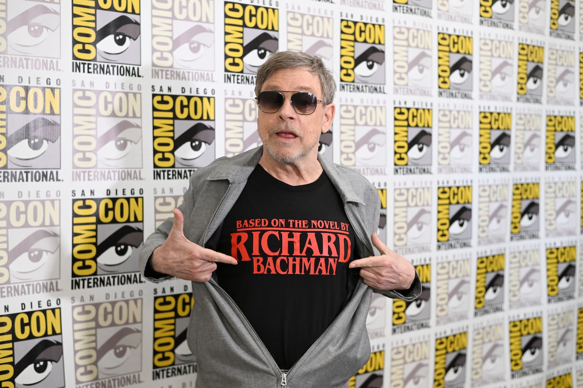 Hamill wearing a t-shirt that reads, "Based on the novel by Richard Bachman."