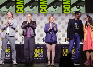 SDCC ’25: RESIDENT ALIEN cast takes their final bow at San Diego Comic-Con 2025 COMIC-CON INTERNATIONAL: SAN DIEGO 2025 -- “USA’s ‘Resident Alien’ Season 4 Panel at Comic-Con" -- Pictured: (l-r) Chris Sheridan, Showrunner / Executive Producer; Alan Tudyk, Alice Wetterlund, Corey Reynolds, Sara Tomko
