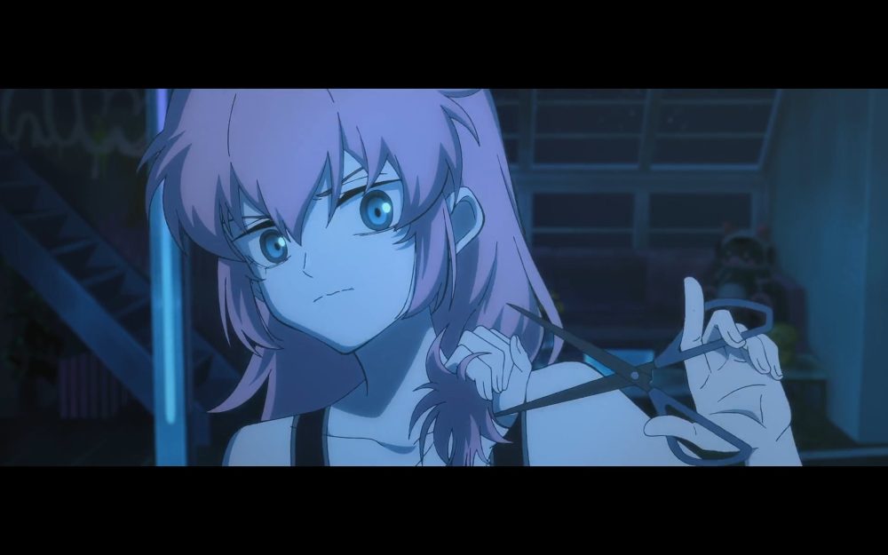 loli prepares to cut her long hair with scissors