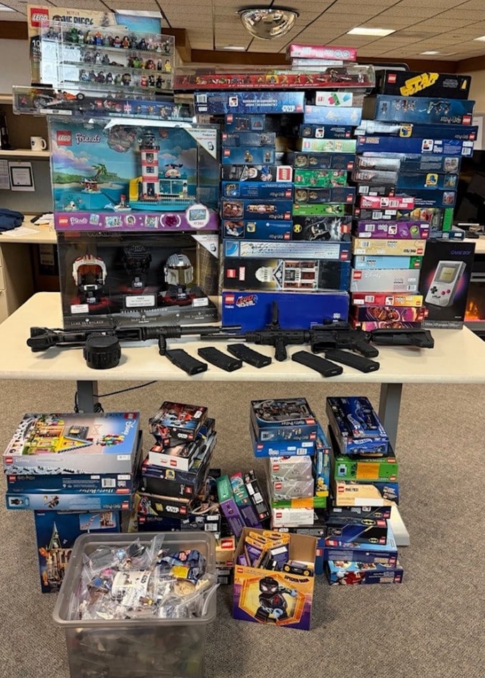 Lego Theft ring image 2