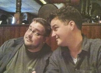SDCC ‘26: Marvel’s Cebulski passes Wacker the EIC torch Marvel's EiCs at a bar