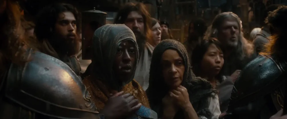 Extras of color in The Hobbit: The Desolation of Smaug (2013)