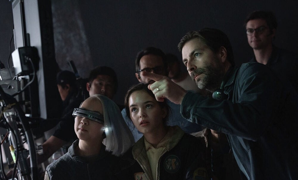 Watts (front, right) with Kyriana Kratter (left) and Ryan Kiera Armstrong (center) on the set of Star Wars: Skeleton Crew